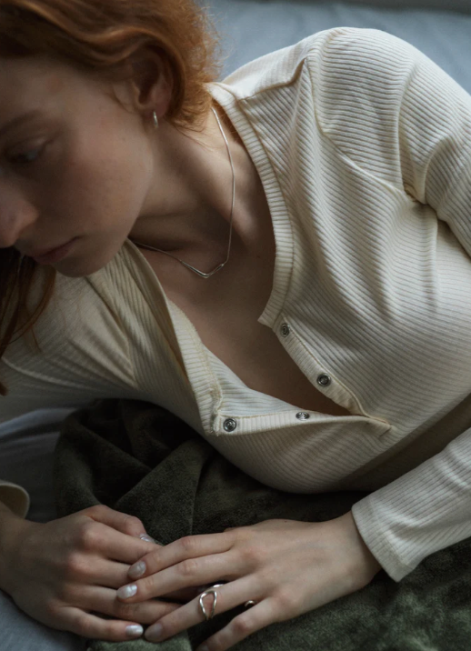 BONEE / LOW CUT NECKLACE-SISTER