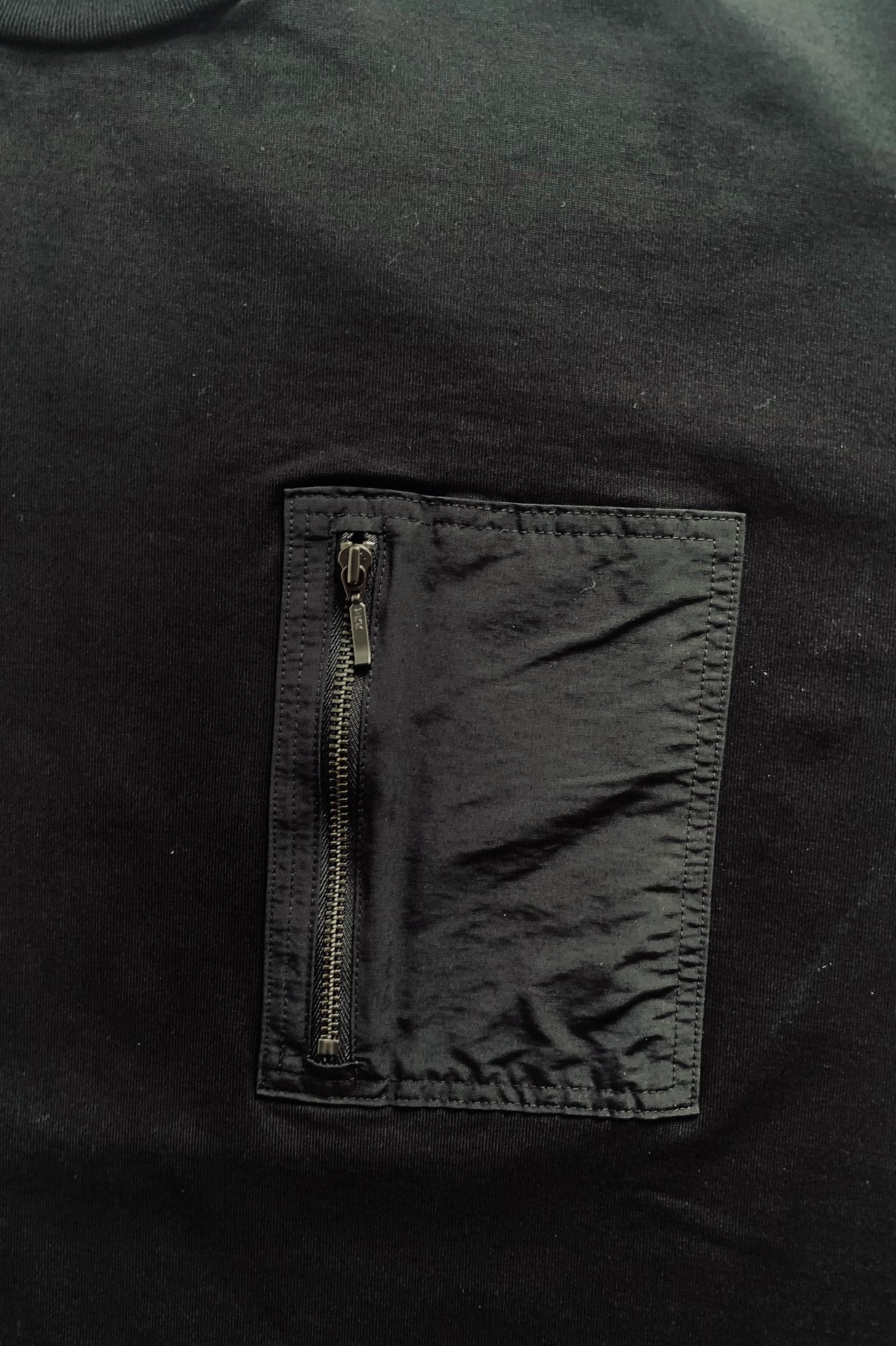 flistfia / Zip Pocket T-shirts