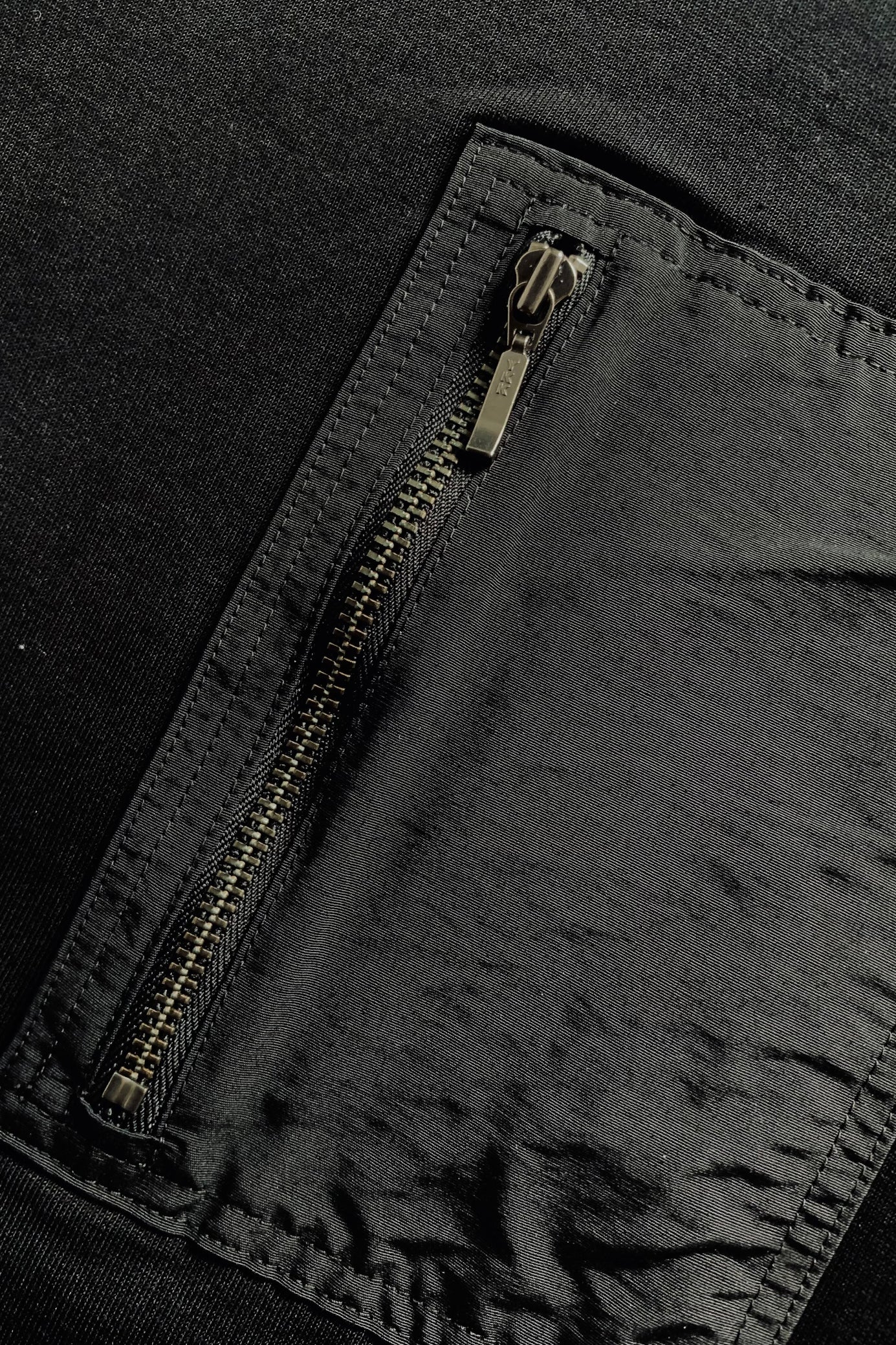 flistfia / Zip Pocket T-shirts