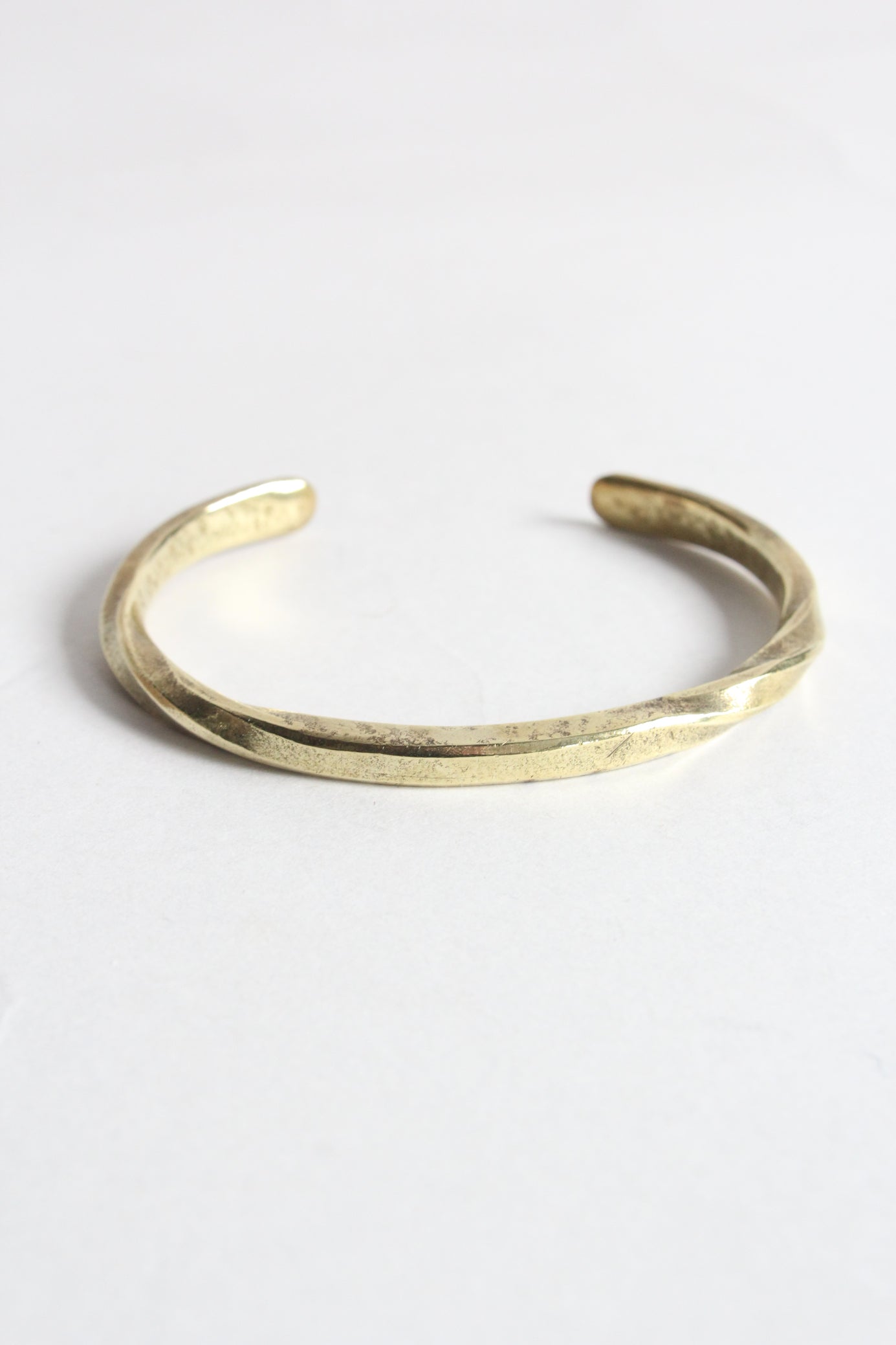 unknown/used twist bangle