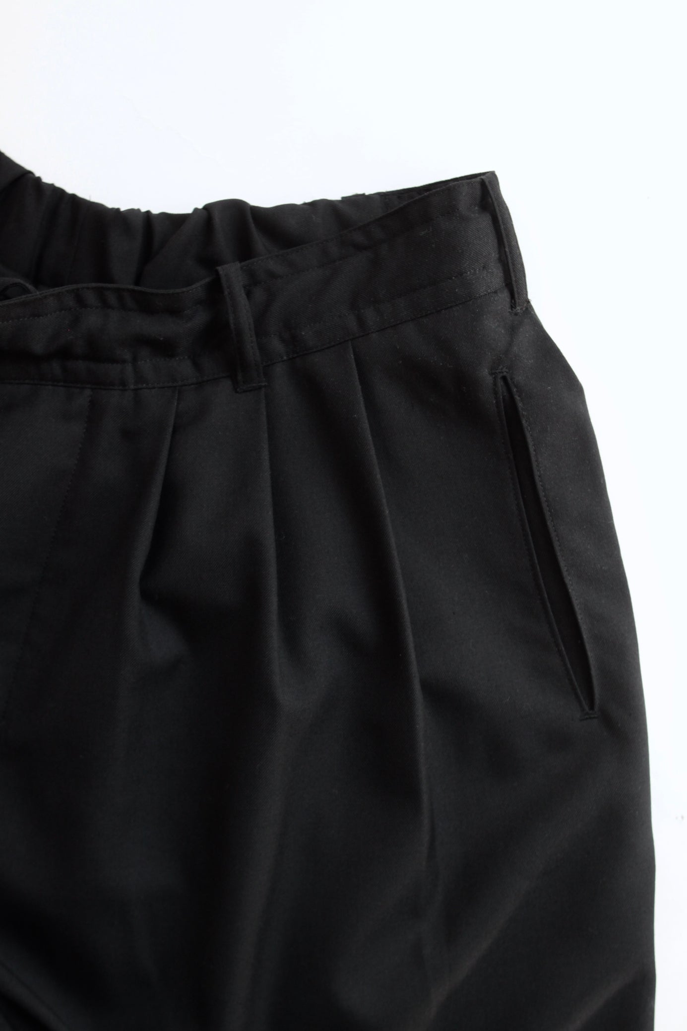 TOKIARI / JAN THREE TUCK WIDE PANTS