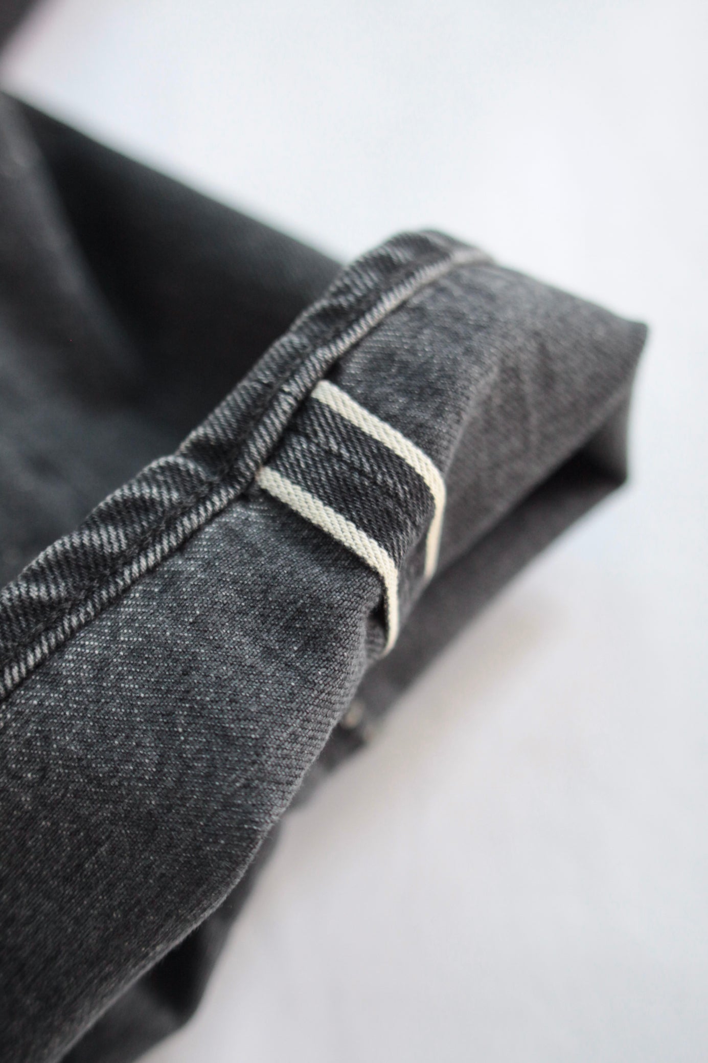 awasa / 5-pocket tapered distressed denim