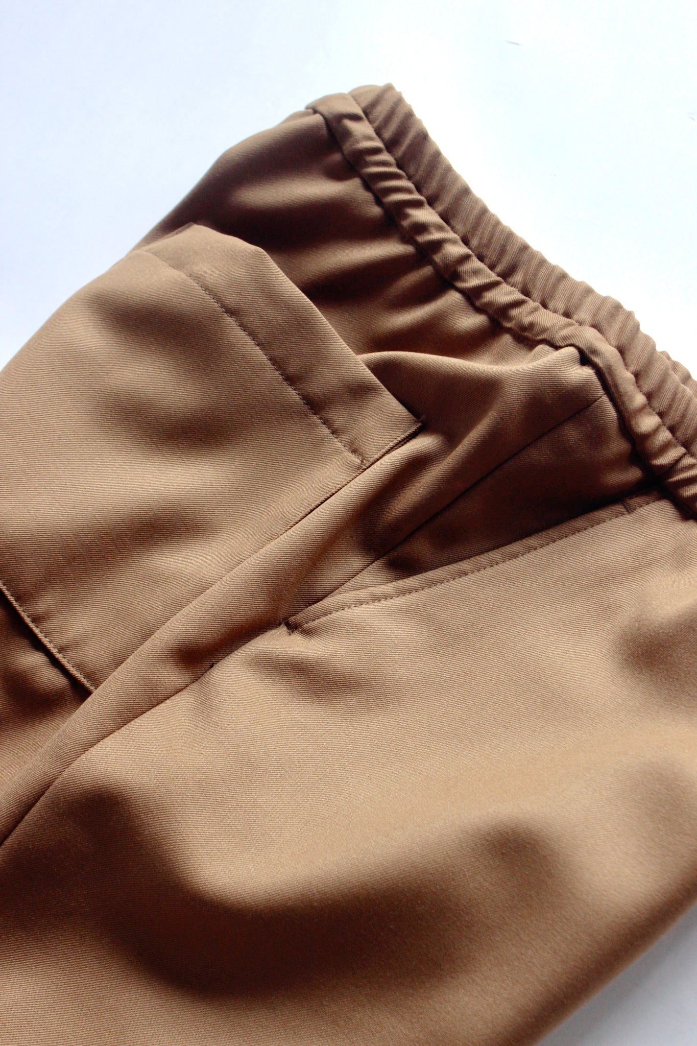 EGRETIQUE / BACK SATEEN GABARDINE EASY TROUSER