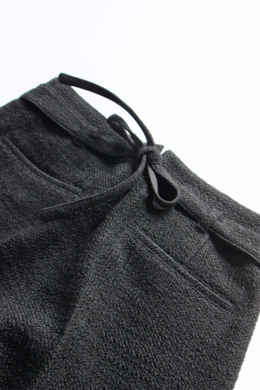 WRYHT / KNOTTED BACK PLEATED TROUSER