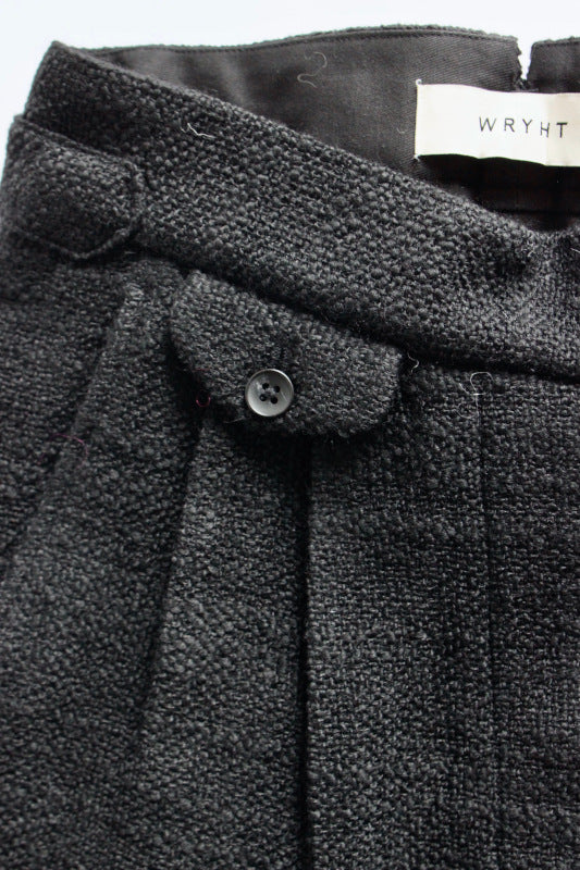 WRYHT / KNOTTED BACK PLEATED TROUSER