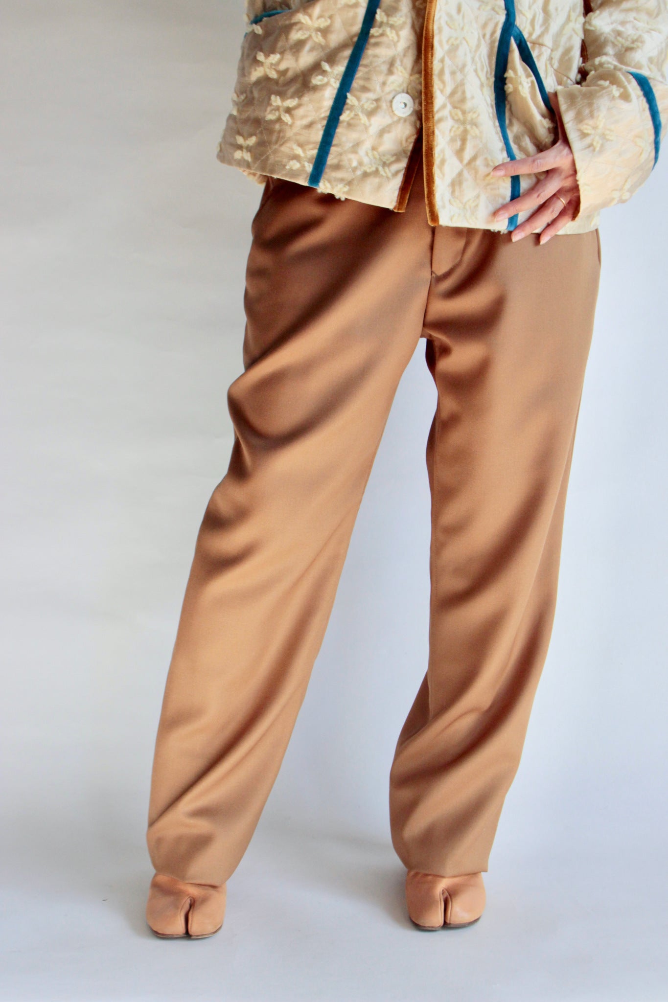 EGRETIQUE / BACK SATEEN GABARDINE EASY TROUSER
