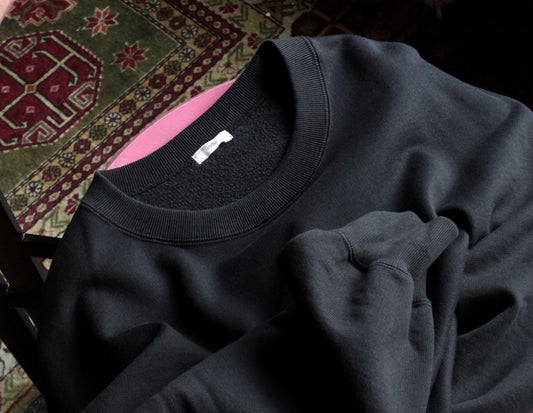 セーターを脱いだ、その先にある上質。Awasaのスウェットという選択