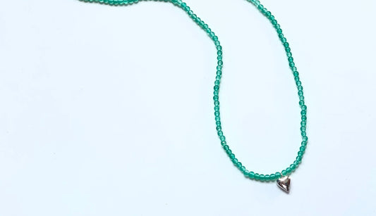 光をまとう、小さなハート。