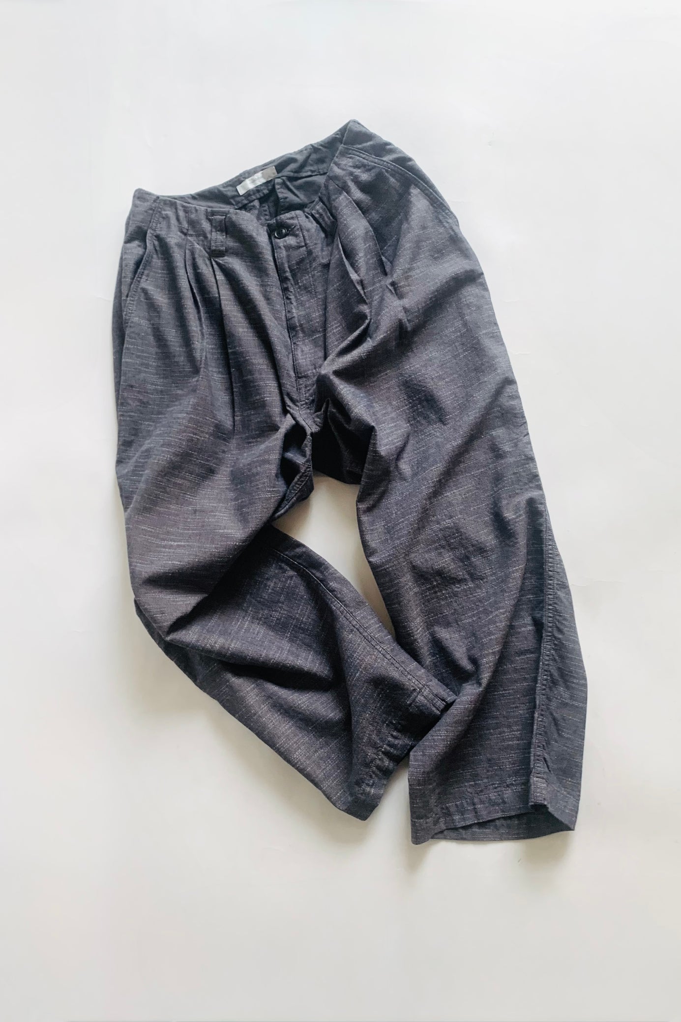 roundabout /Random twist 2tuck Pants