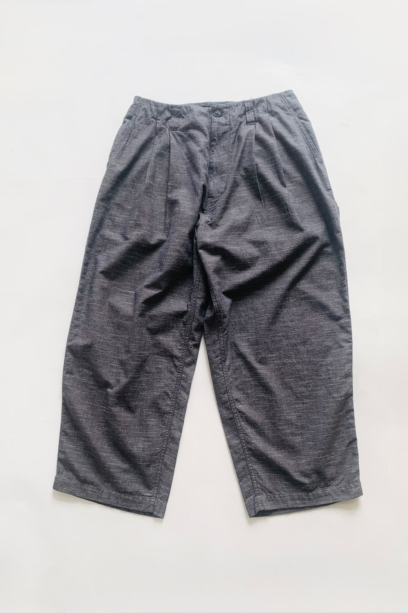 roundabout /Random twist 2tuck Pants