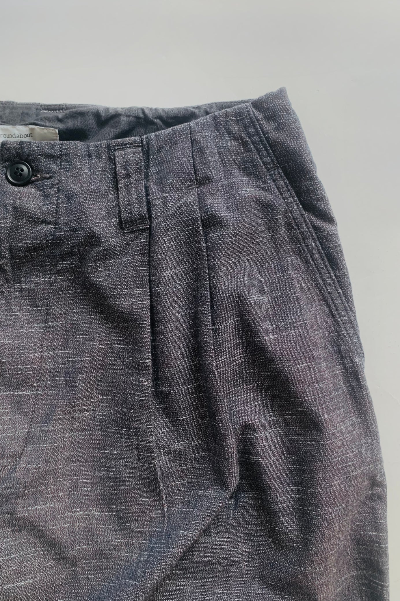 roundabout /Random twist 2tuck Pants