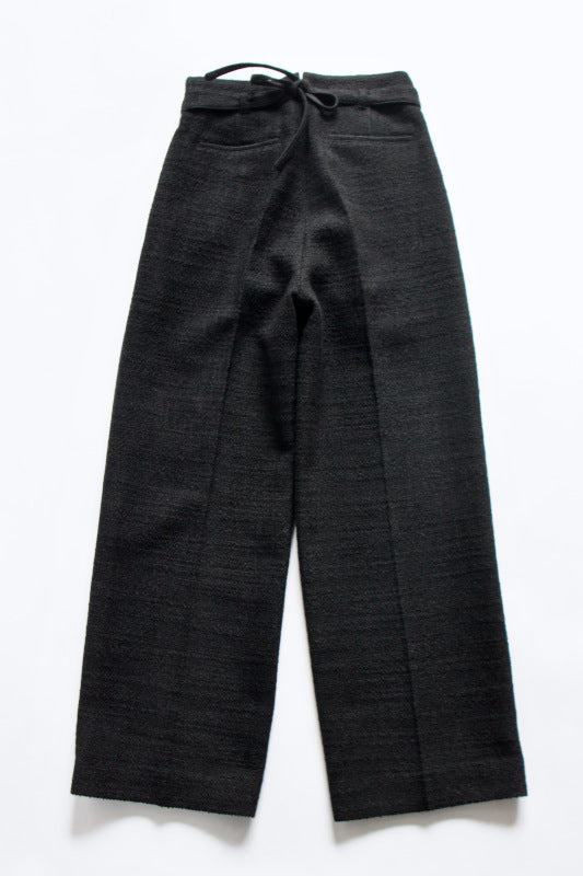 WRYHT / KNOTTED BACK PLEATED TROUSER